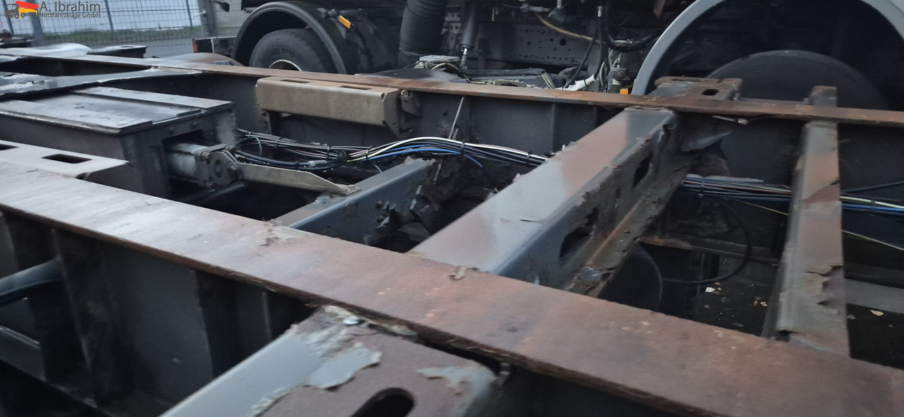 Schmitz SCF24 2x20,30,40,45 ft Multichassis, ausziehbar - Containertransporter/ Wissellaadbak oplegger: afbeelding 3 Schmitz SCF24 2x20,30,40,45 ft Multichassis, ausziehbar - Containertransporter/ Wissellaadbak oplegger: afbeelding 3