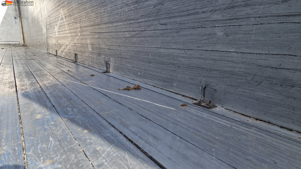 Schmitz SW 24 Schubboden, Liftachse,Ersatzradhalterung Kabelfernbedienung, Trichter - Schuifvloer oplegger: afbeelding 3 Schmitz SW 24 Schubboden, Liftachse,Ersatzradhalterung Kabelfernbedienung, Trichter - Schuifvloer oplegger: afbeelding 3