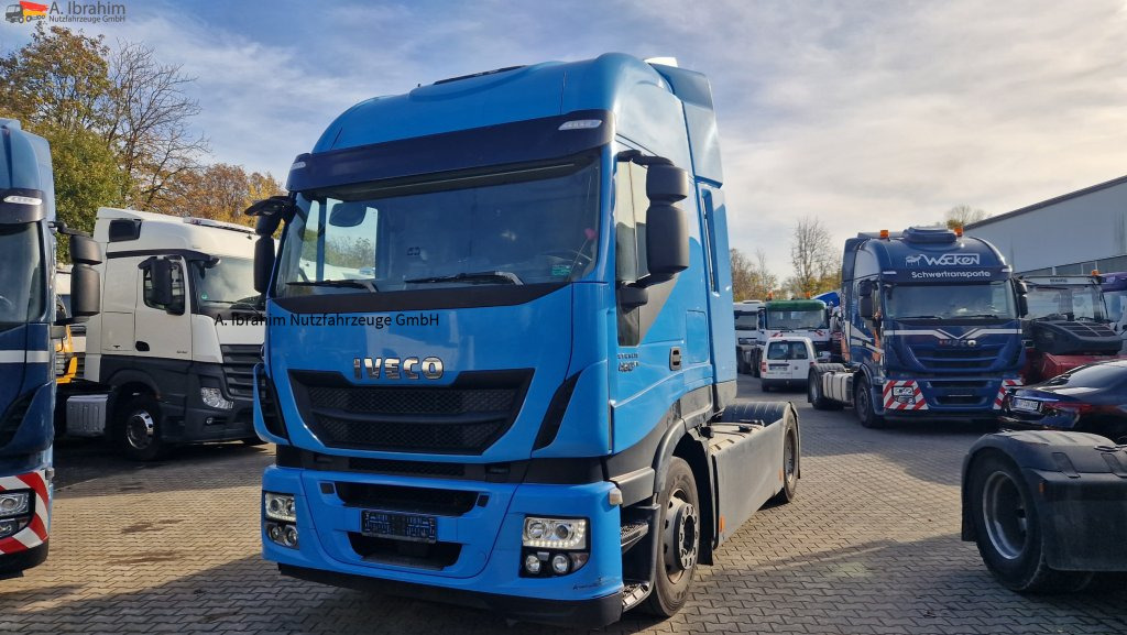 Iveco Stralis 460 Vollspoiler 3x vorhanden - Trekker: afbeelding 1 Iveco Stralis 460 Vollspoiler 3x vorhanden - Trekker: afbeelding 1