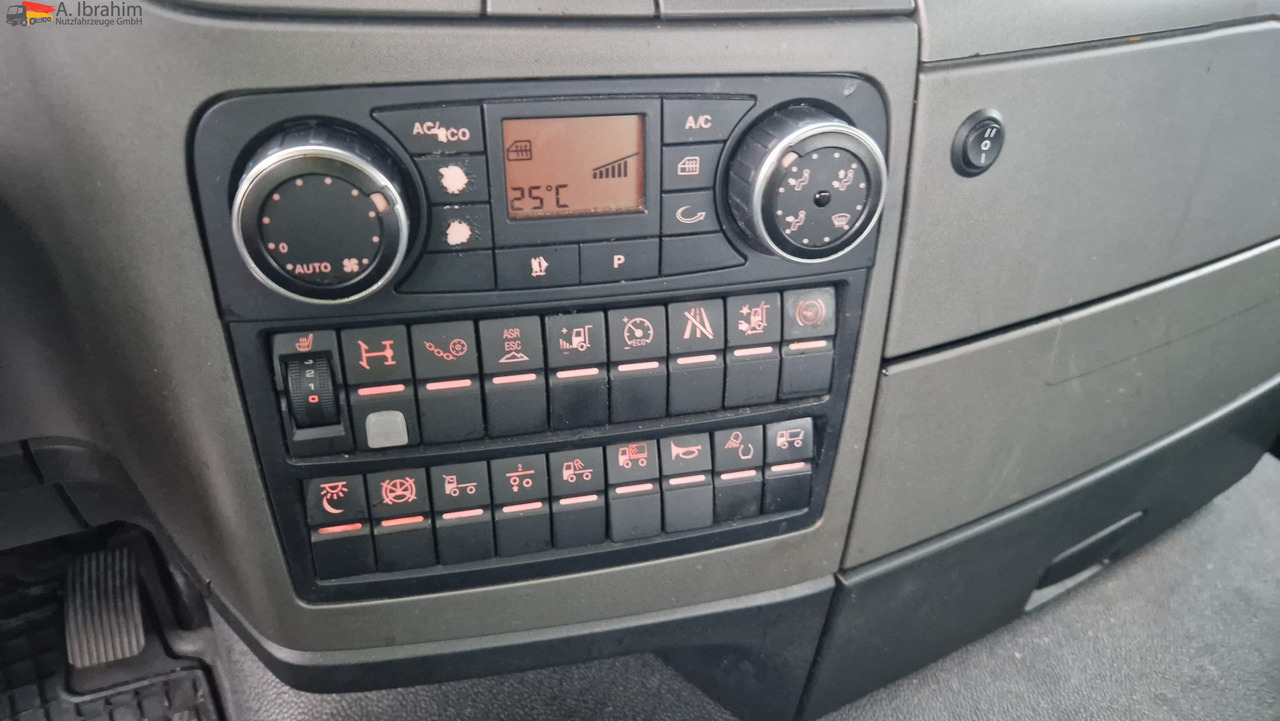 MAN 18.400 TGX Flachdach Retarder, Klima, 1 Bett, Kühlschrank - Trekker: afbeelding 4 MAN 18.400 TGX Flachdach Retarder, Klima, 1 Bett, Kühlschrank - Trekker: afbeelding 4