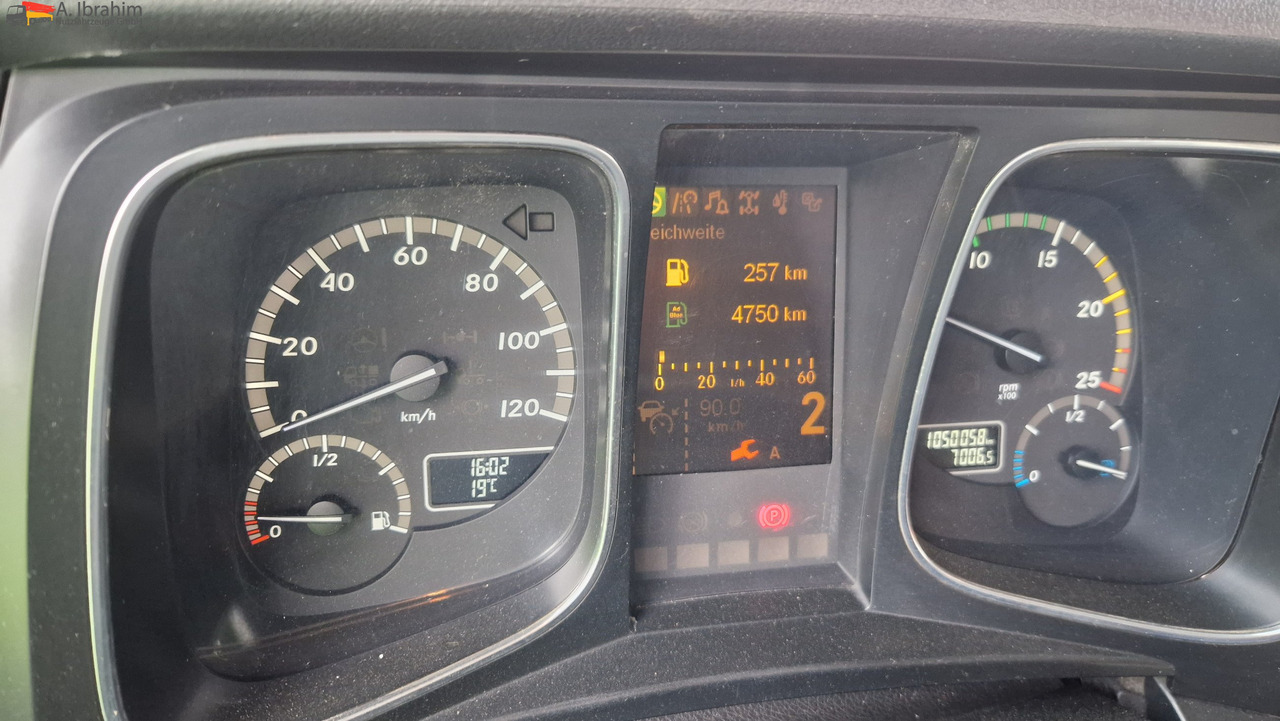 Mercedes-Benz DB 1842, Kipphydraulik - Trekker: afbeelding 2 Mercedes-Benz DB 1842, Kipphydraulik - Trekker: afbeelding 2