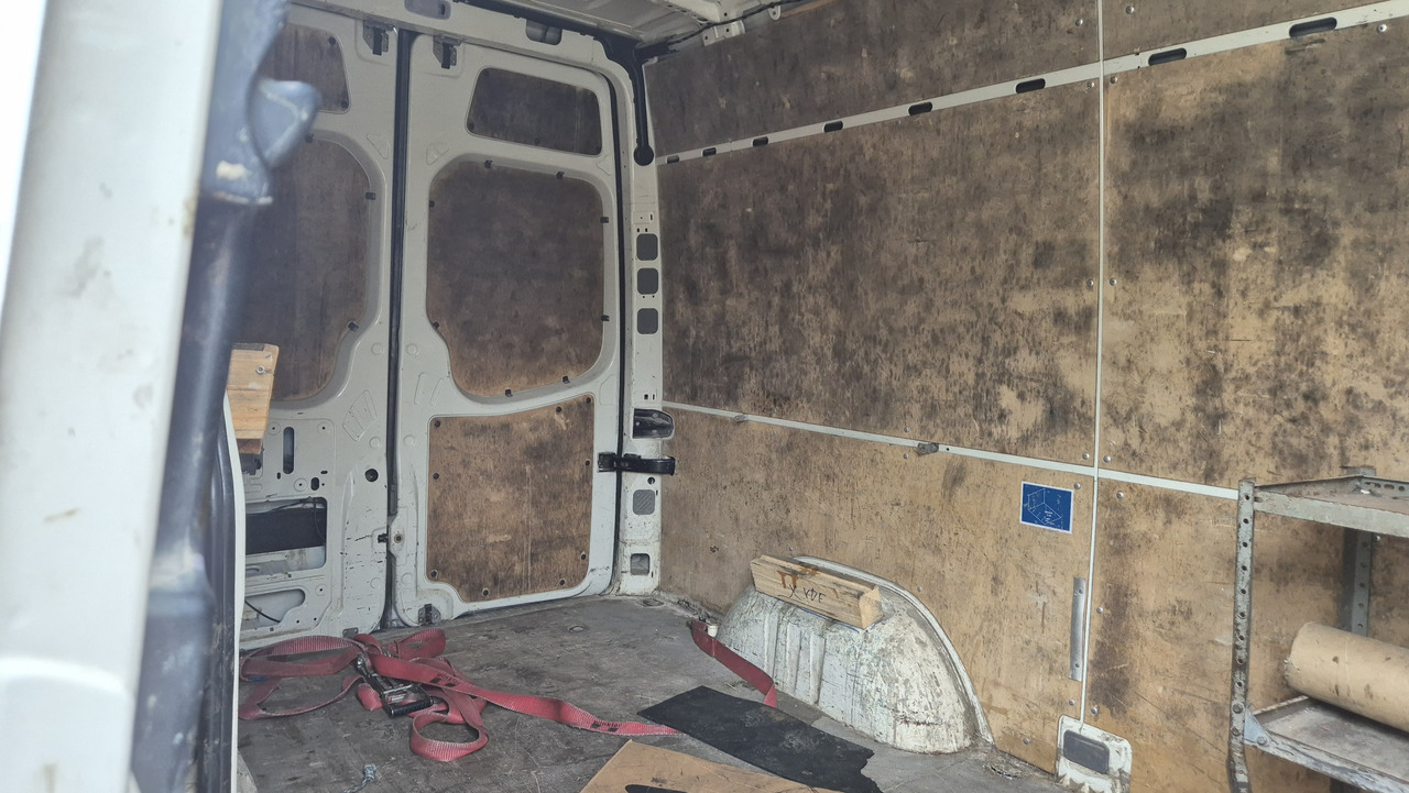 VW Crafter 2.5 Diesel Rost ja, technisch super, HU neu 01 2025 - Gesloten bestelwagen: afbeelding 5 VW Crafter 2.5 Diesel Rost ja, technisch super, HU neu 01 2025 - Gesloten bestelwagen: afbeelding 5