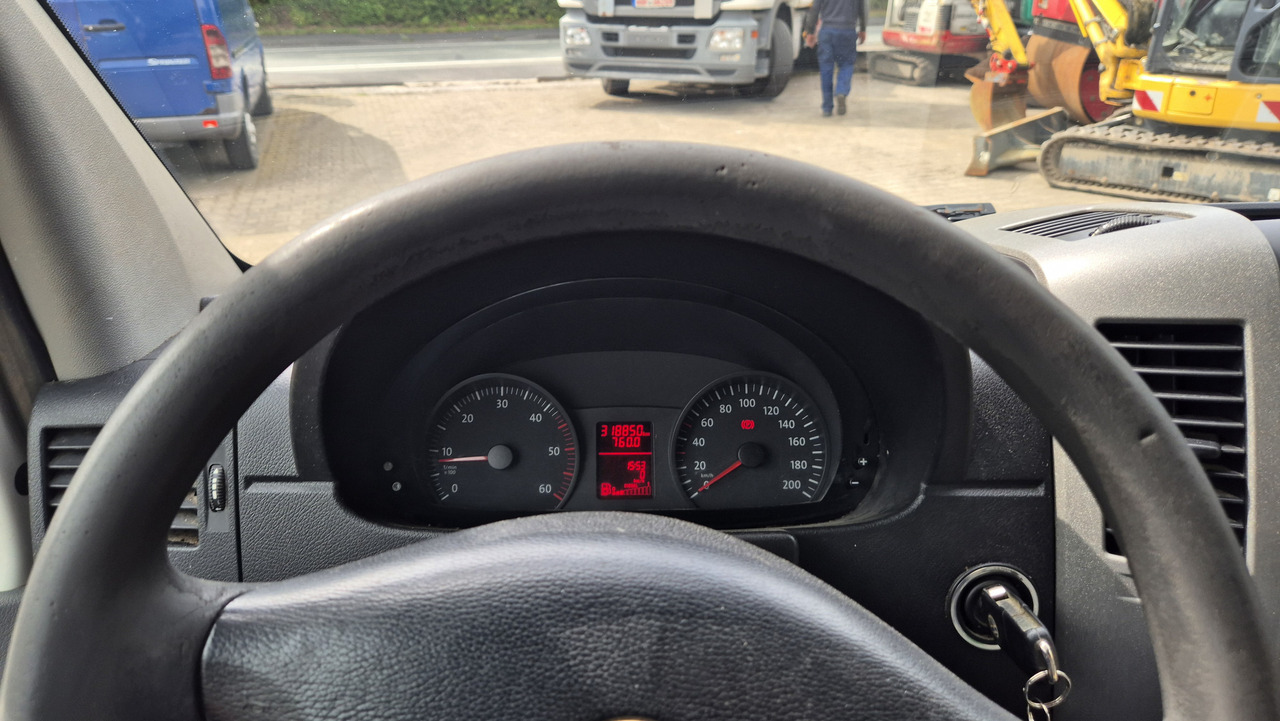 VW Crafter 2.5 Diesel Rost ja, technisch super, HU neu 01 2025 - Gesloten bestelwagen: afbeelding 3 VW Crafter 2.5 Diesel Rost ja, technisch super, HU neu 01 2025 - Gesloten bestelwagen: afbeelding 3