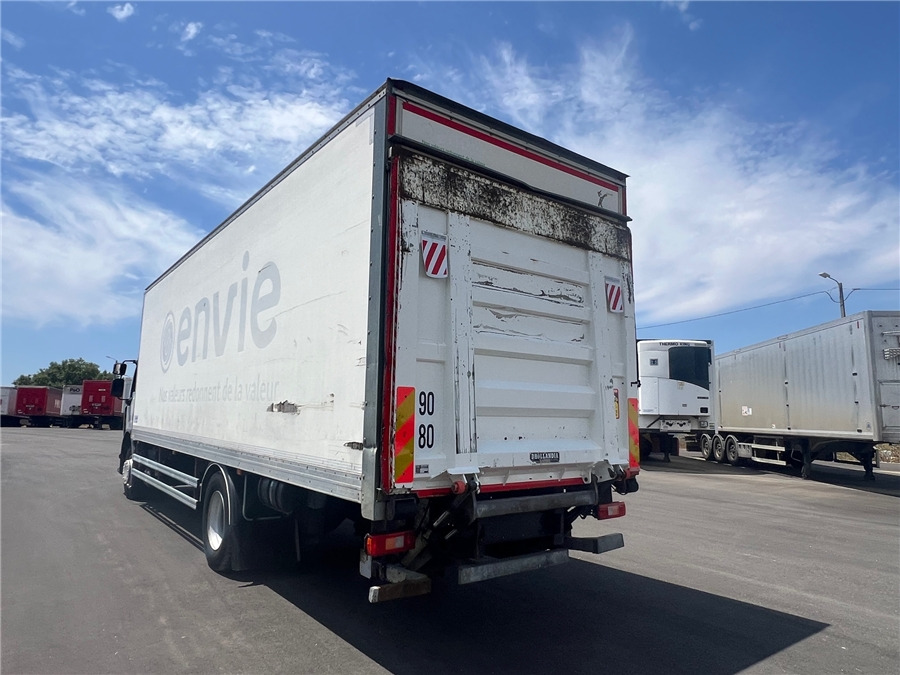 Renault D 19 - Isotherm vrachtwagen: afbeelding 5 Renault D 19 - Isotherm vrachtwagen: afbeelding 5