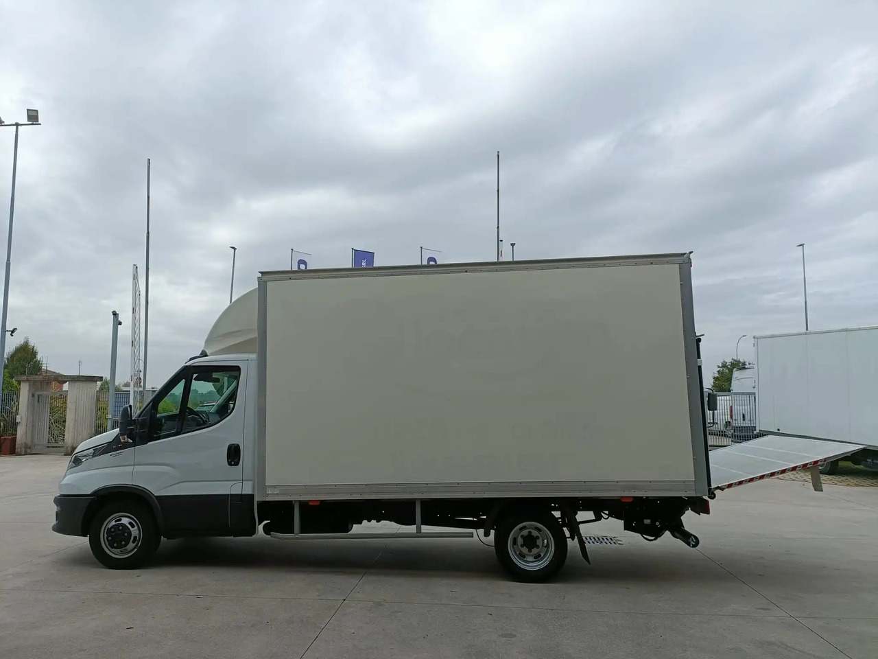 IVECO DAILY 35C16 3.0 - Bestelwagen gesloten laadbak: afbeelding 2 IVECO DAILY 35C16 3.0 - Bestelwagen gesloten laadbak: afbeelding 2