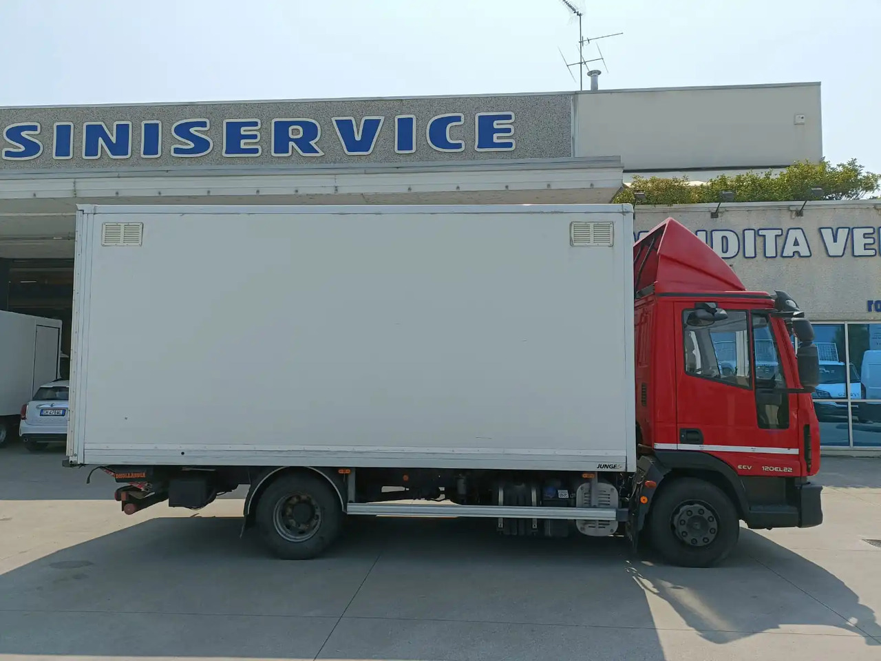 IVECO EUROCARGO 120EL22 - Bakwagen: afbeelding 4 IVECO EUROCARGO 120EL22 - Bakwagen: afbeelding 4