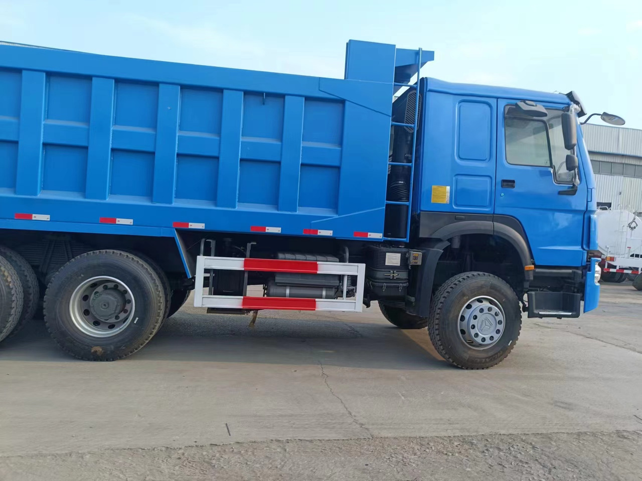 HOWO 371 6X4 - Kipper vrachtwagen: afbeelding 1 HOWO 371 6X4 - Kipper vrachtwagen: afbeelding 1