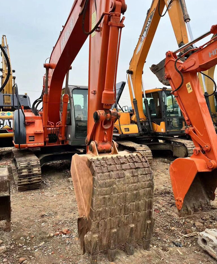 Hitachi ZX135 - Rupsgraafmachine: afbeelding 1 Hitachi ZX135 - Rupsgraafmachine: afbeelding 1