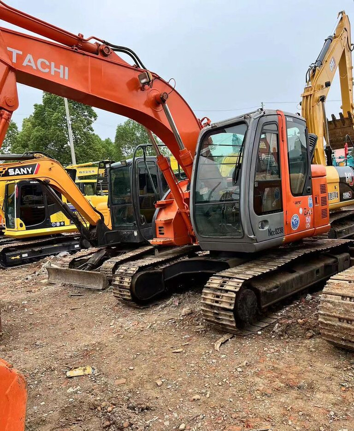 Hitachi ZX135 - Rupsgraafmachine: afbeelding 2 Hitachi ZX135 - Rupsgraafmachine: afbeelding 2