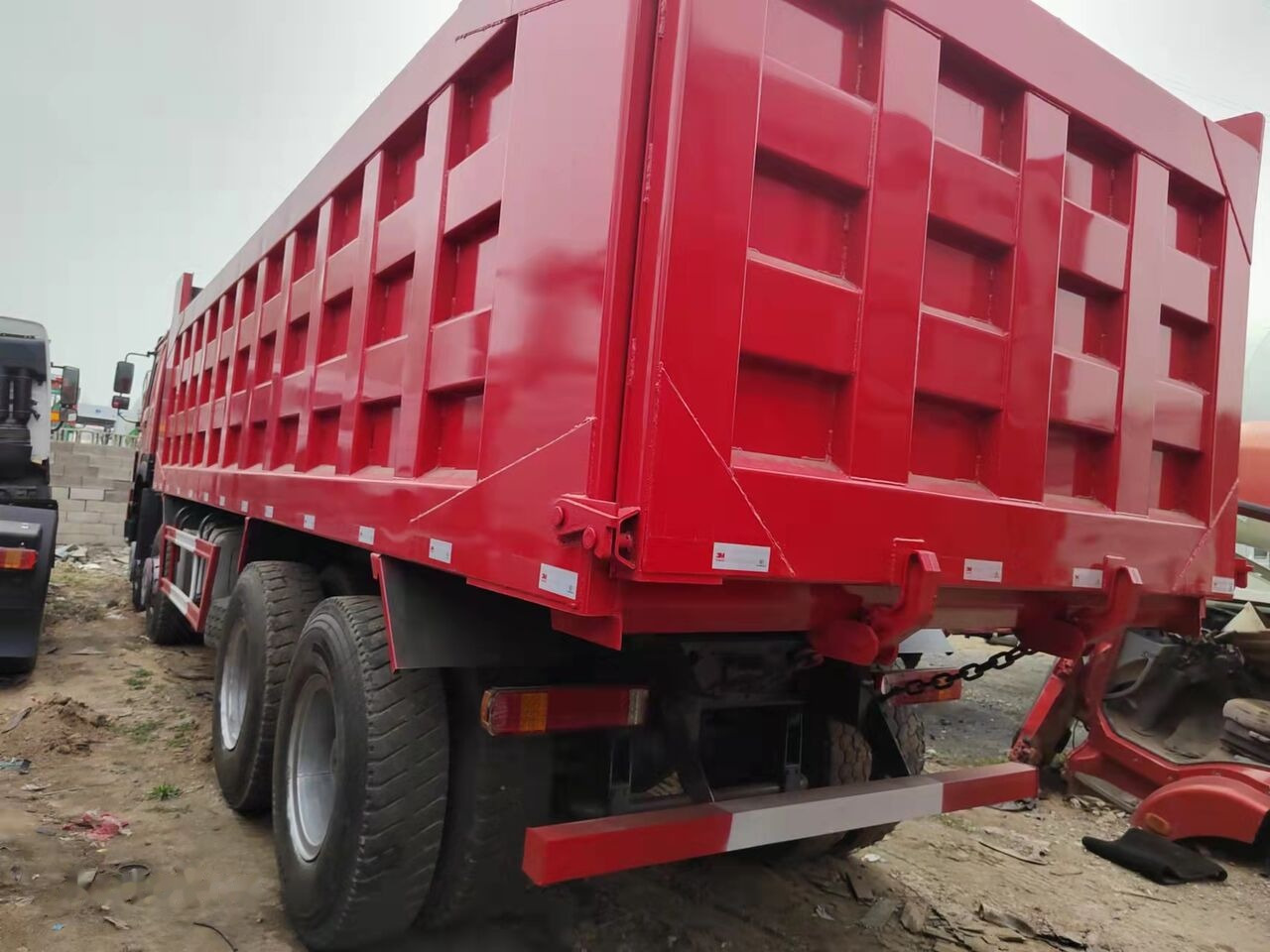 Howo 375 8x4 - Kipper vrachtwagen: afbeelding 4 Howo 375 8x4 - Kipper vrachtwagen: afbeelding 4