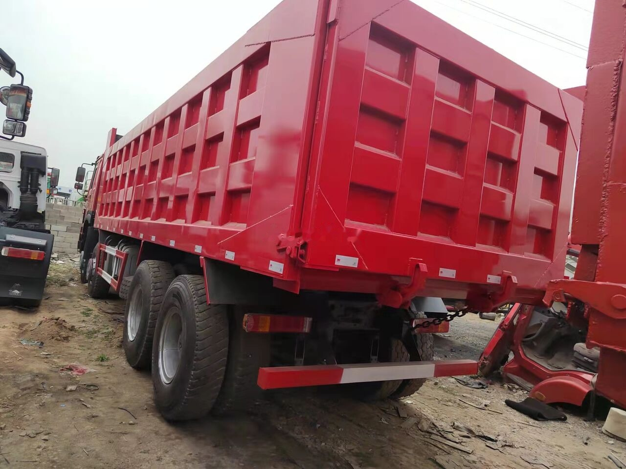 Howo 375 8x4 - Kipper vrachtwagen: afbeelding 5 Howo 375 8x4 - Kipper vrachtwagen: afbeelding 5