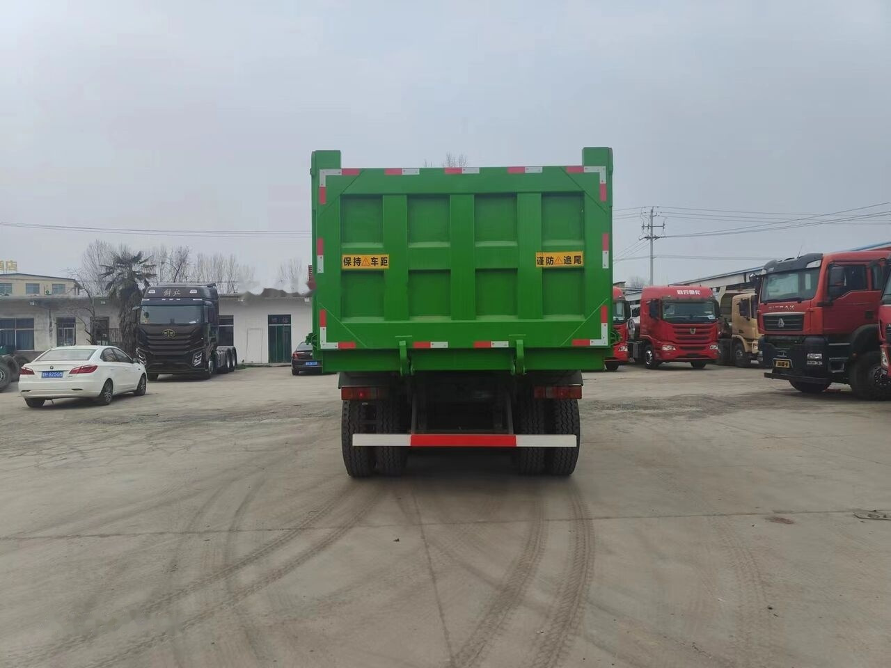 Howo G7W - Kipper vrachtwagen: afbeelding 4 Howo G7W - Kipper vrachtwagen: afbeelding 4