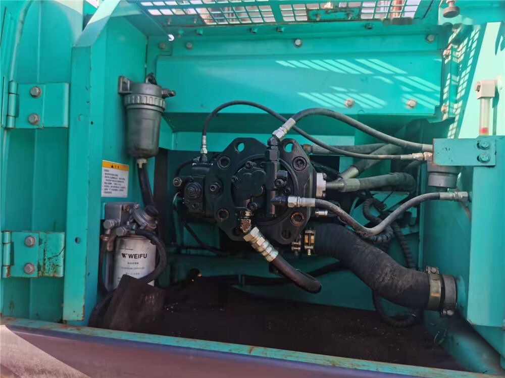Kobelco SK210 - Rupsgraafmachine: afbeelding 5 Kobelco SK210 - Rupsgraafmachine: afbeelding 5