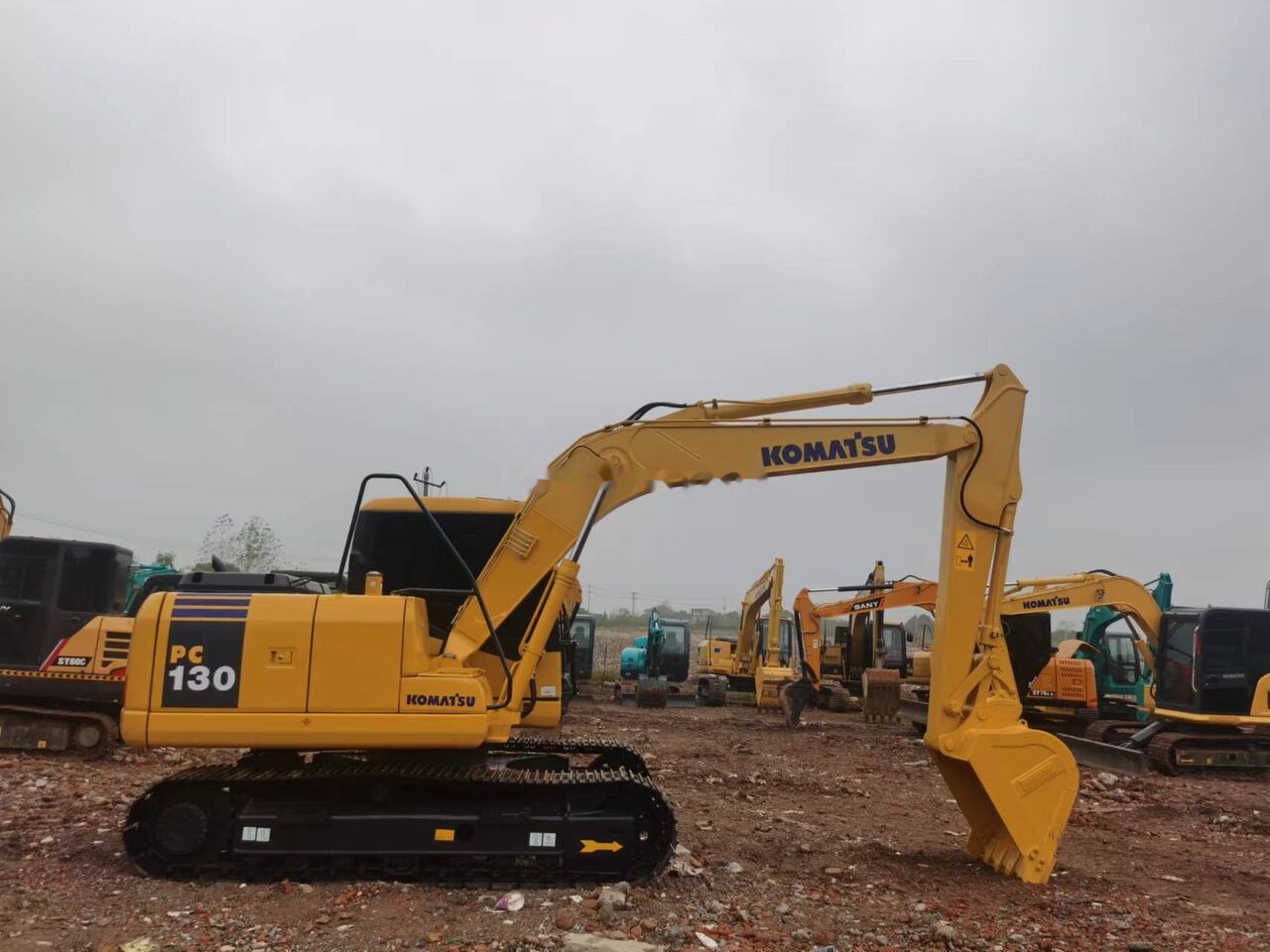 Komatsu PC130 - Rupsgraafmachine: afbeelding 1 Komatsu PC130 - Rupsgraafmachine: afbeelding 1