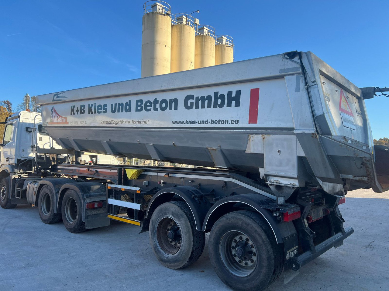 Mercedes-Benz 2648 mit Kippauflieger - Trekker: afbeelding 2 Mercedes-Benz 2648 mit Kippauflieger - Trekker: afbeelding 2