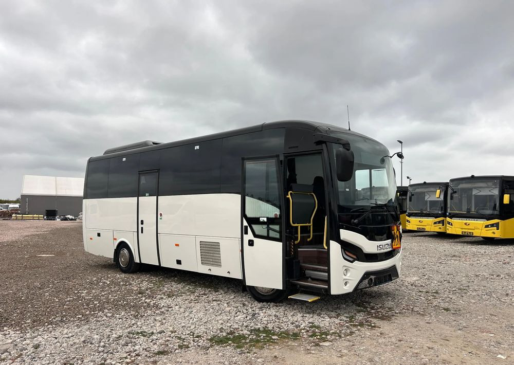 Isuzu Grand Toro - Streekbus: afbeelding 2 Isuzu Grand Toro - Streekbus: afbeelding 2