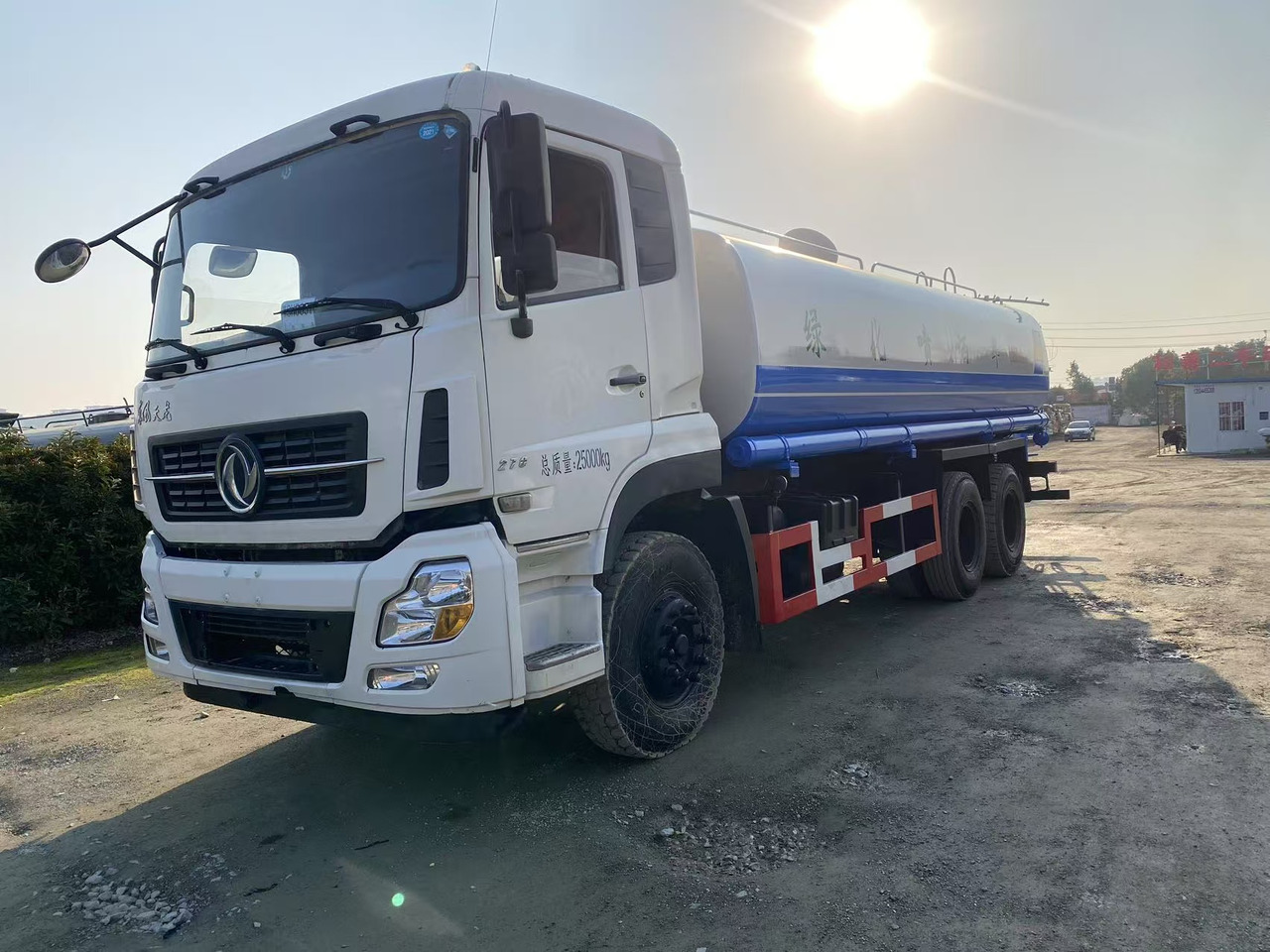DONGFENG 20000L water truck Sprinkler - Tankwagen: afbeelding 1 DONGFENG 20000L water truck Sprinkler - Tankwagen: afbeelding 1