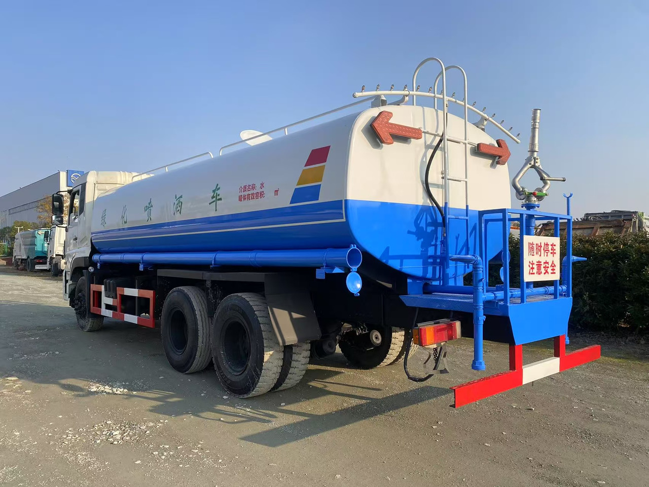 DONGFENG 20000L water truck Sprinkler - Tankwagen: afbeelding 3 DONGFENG 20000L water truck Sprinkler - Tankwagen: afbeelding 3