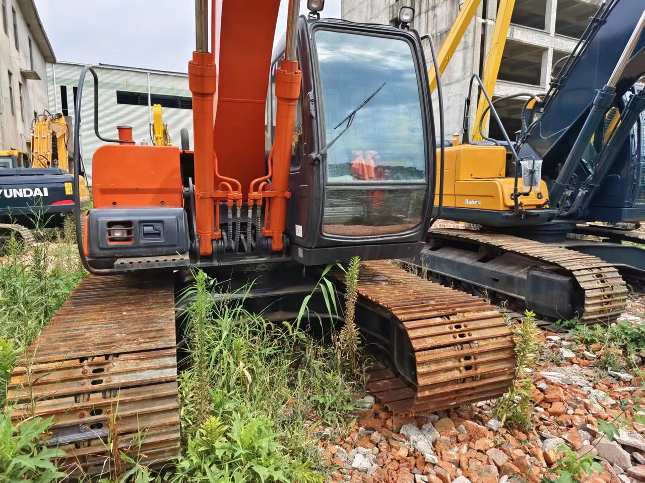 HITACHI EX120-5 - Rupsgraafmachine: afbeelding 3 HITACHI EX120-5 - Rupsgraafmachine: afbeelding 3