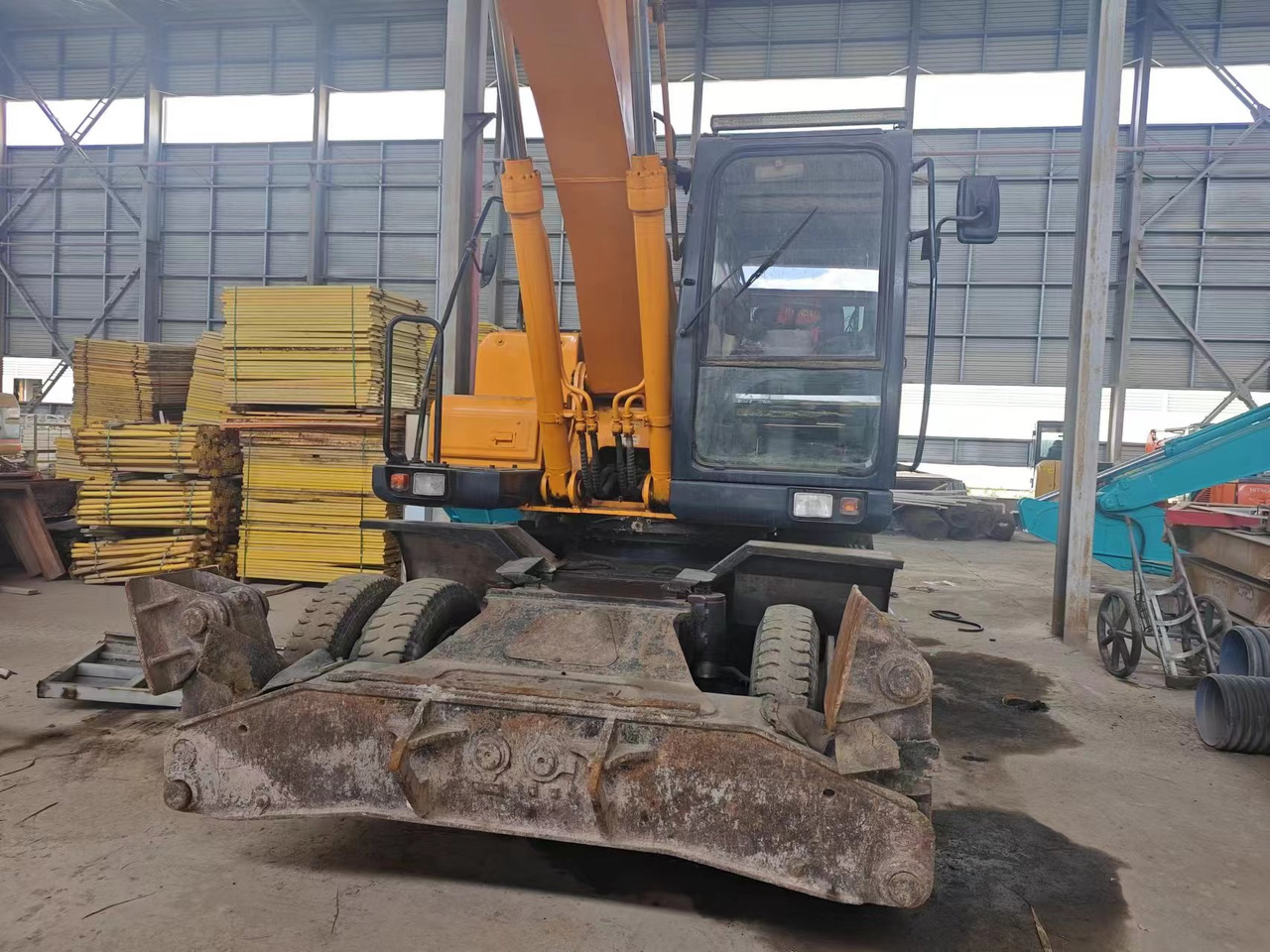 HYUNDAI 210W-7 - Mobiele graafmachine: afbeelding 3 HYUNDAI 210W-7 - Mobiele graafmachine: afbeelding 3