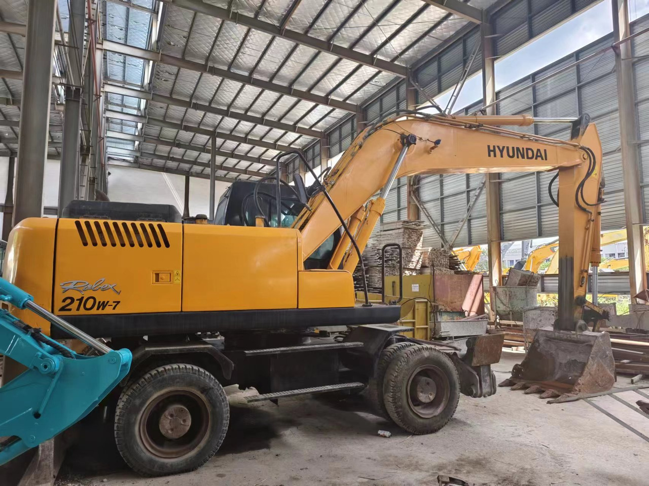 HYUNDAI 210W-7 - Mobiele graafmachine: afbeelding 2 HYUNDAI 210W-7 - Mobiele graafmachine: afbeelding 2