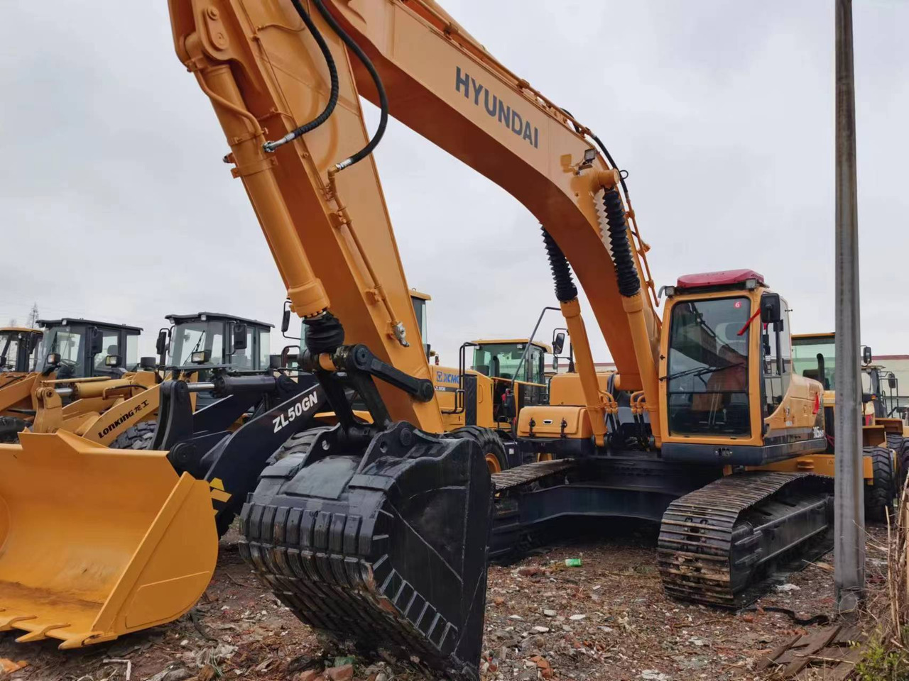 HYUNDAI 305LC-9T 220LC-9S - Rupsgraafmachine: afbeelding 1 HYUNDAI 305LC-9T 220LC-9S - Rupsgraafmachine: afbeelding 1