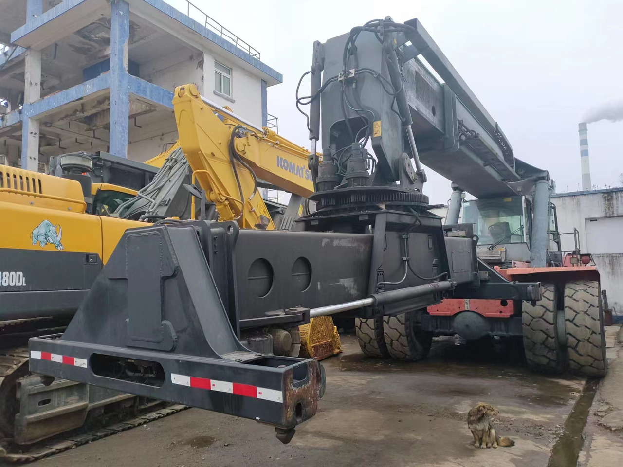 KARMAL DRF450 - Reach stacker: afbeelding 2 KARMAL DRF450 - Reach stacker: afbeelding 2