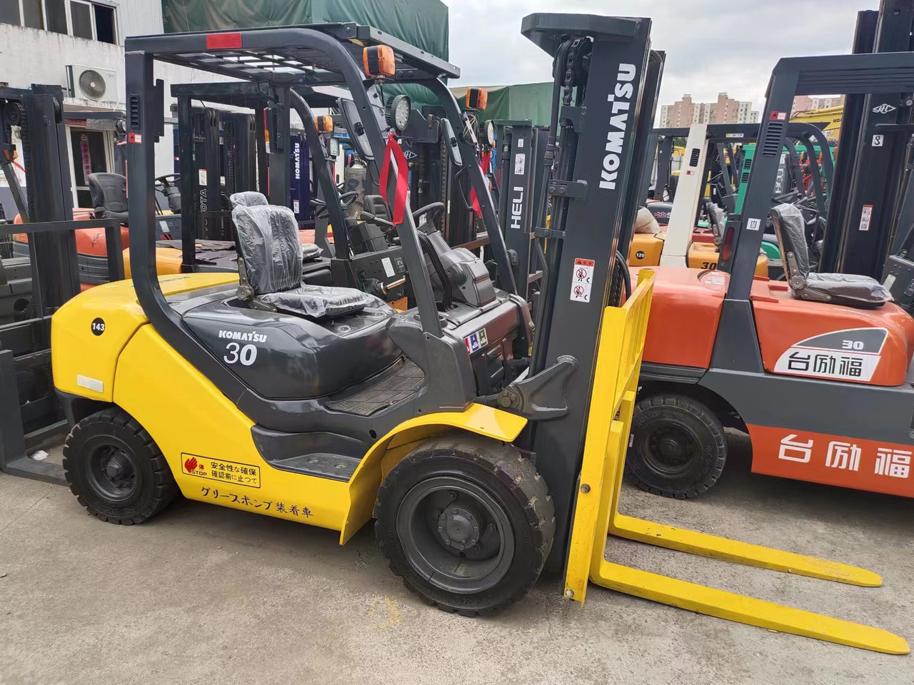 KOMATSU FD30 FD50 FD70 Japanese diesel forklift - Diesel heftruck: afbeelding 1 KOMATSU FD30 FD50 FD70 Japanese diesel forklift - Diesel heftruck: afbeelding 1