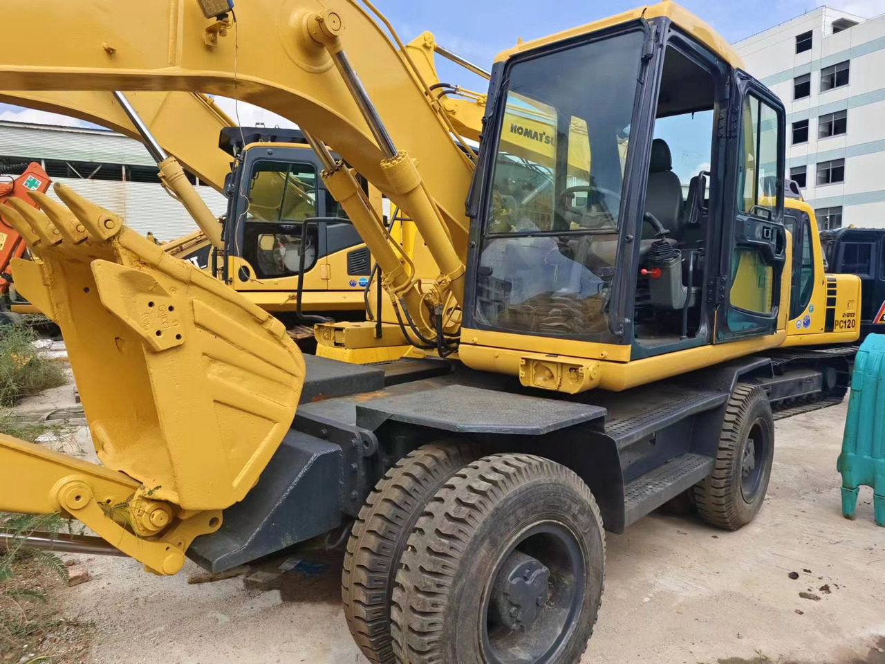 Mobiele graafmachine KOMATSU PC130: afbeelding 8