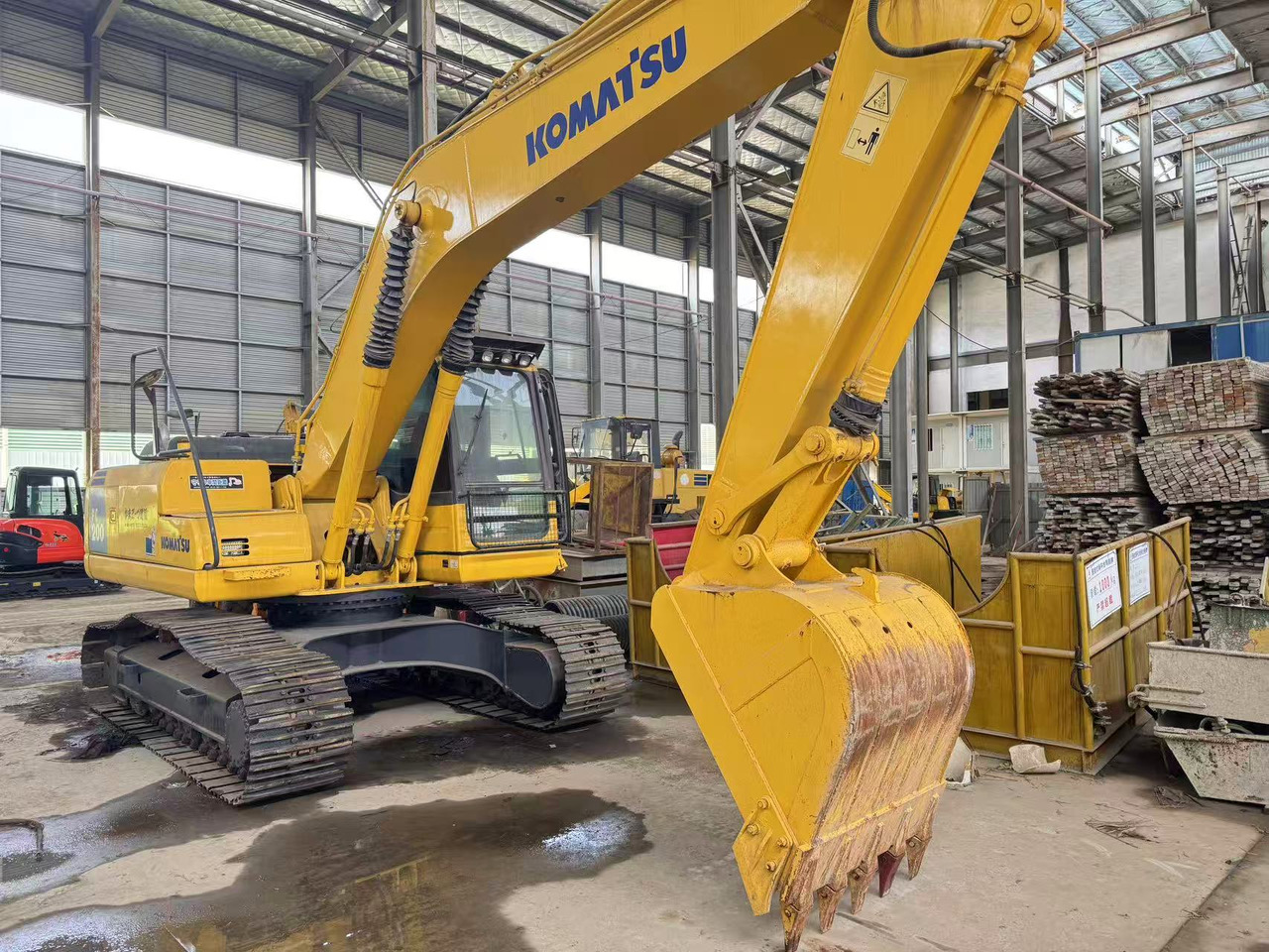 KOMATSU PC200-8 - Rupsgraafmachine: afbeelding 1 KOMATSU PC200-8 - Rupsgraafmachine: afbeelding 1