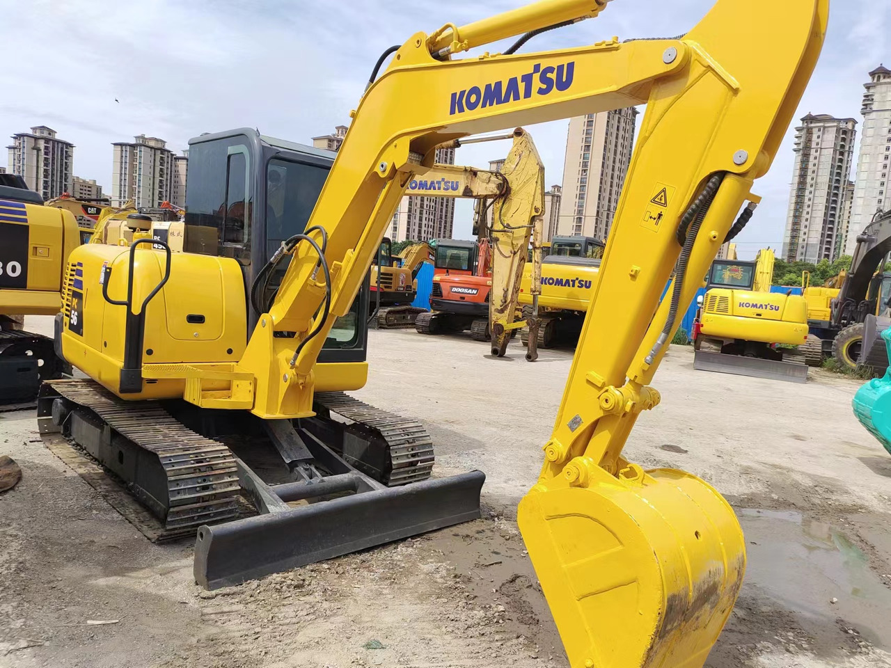 KOMATSU PC56 komatsu mini excavator PC55 PC60 - Minigraafmachine: afbeelding 1 KOMATSU PC56 komatsu mini excavator PC55 PC60 - Minigraafmachine: afbeelding 1