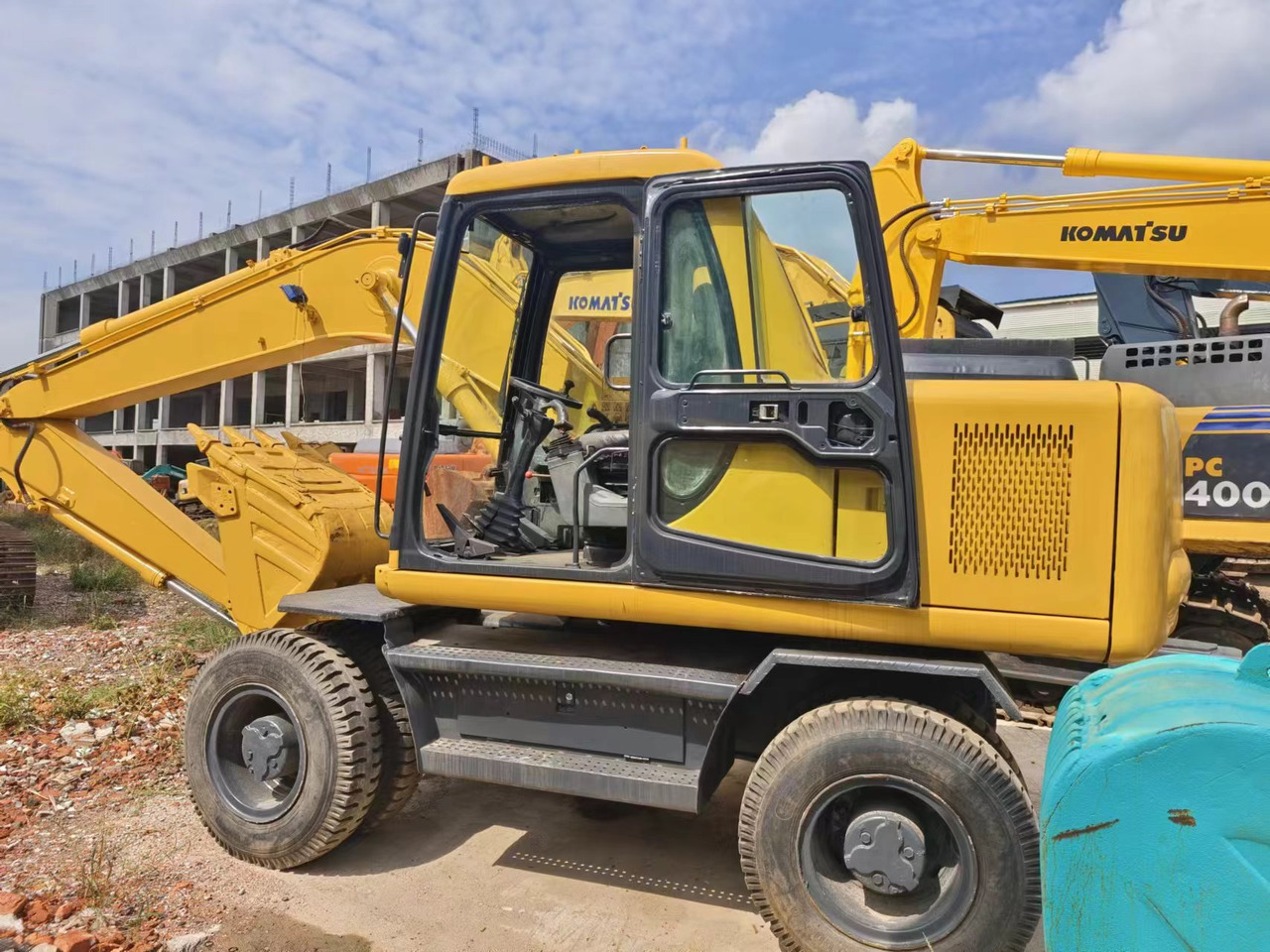 KOMATSU PW130 - Mobiele graafmachine: afbeelding 1 KOMATSU PW130 - Mobiele graafmachine: afbeelding 1