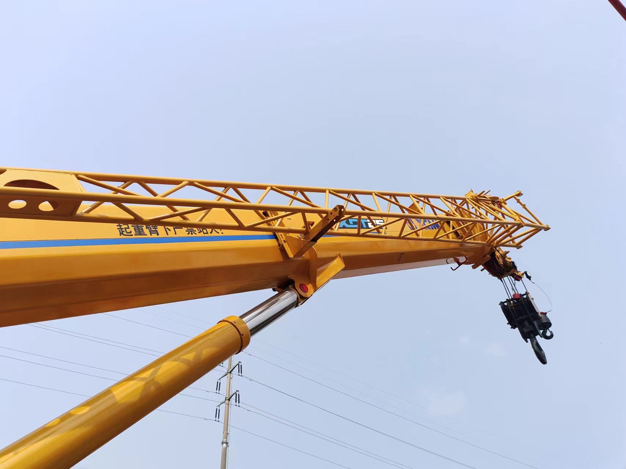 XCMG QY25K - Mobiele kraan: afbeelding 5 XCMG QY25K - Mobiele kraan: afbeelding 5