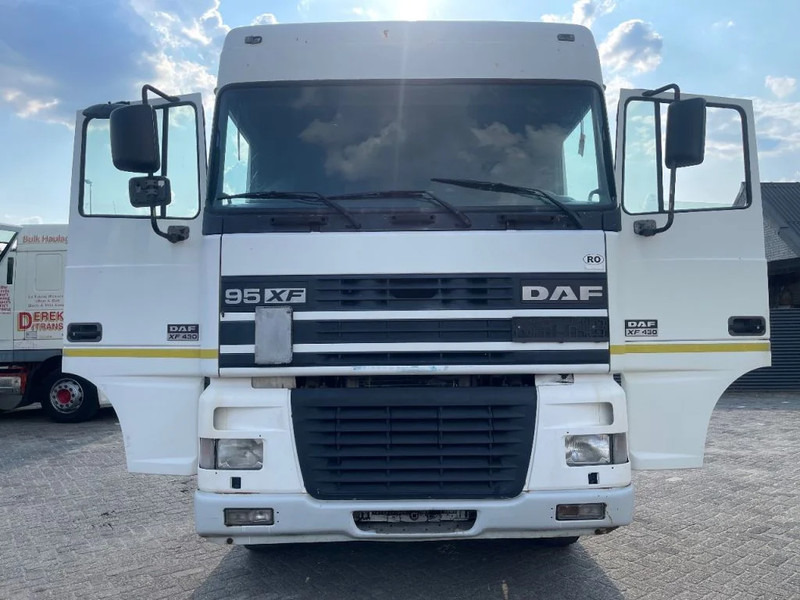 DAF XF 95.430 Tractor unit - Trekker: afbeelding 2 DAF XF 95.430 Tractor unit - Trekker: afbeelding 2