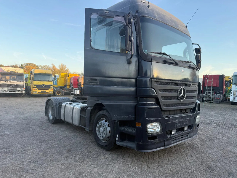 Mercedes-Benz Actros 1844 3 pedals - Trekker: afbeelding 1 Mercedes-Benz Actros 1844 3 pedals - Trekker: afbeelding 1