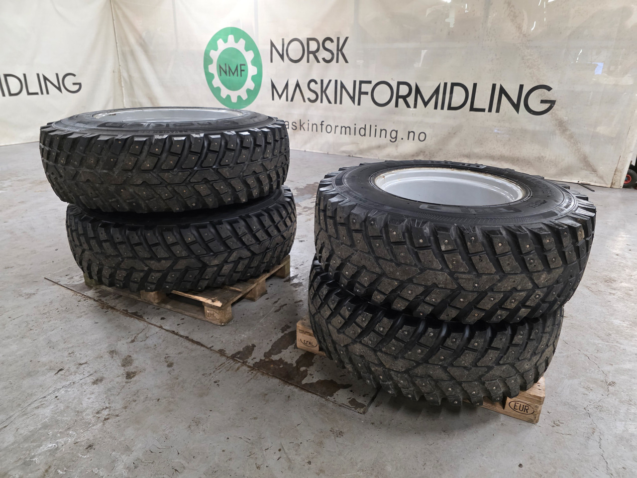 Andre TRI 2 Vinterdekk - Tractor: afbeelding 1 Andre TRI 2 Vinterdekk - Tractor: afbeelding 1