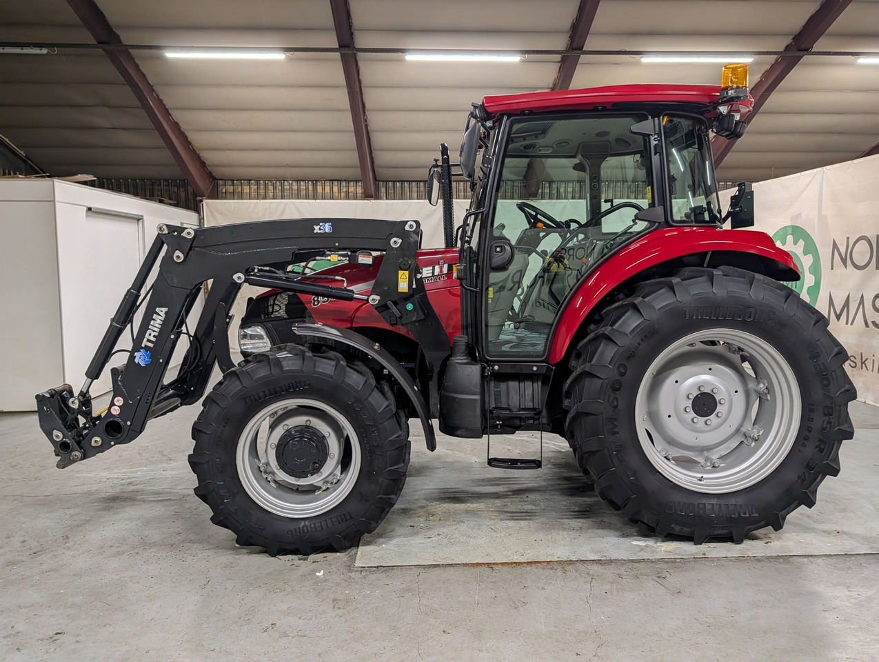 CASE IH Farmall 85A - Tractor: afbeelding 2 CASE IH Farmall 85A - Tractor: afbeelding 2