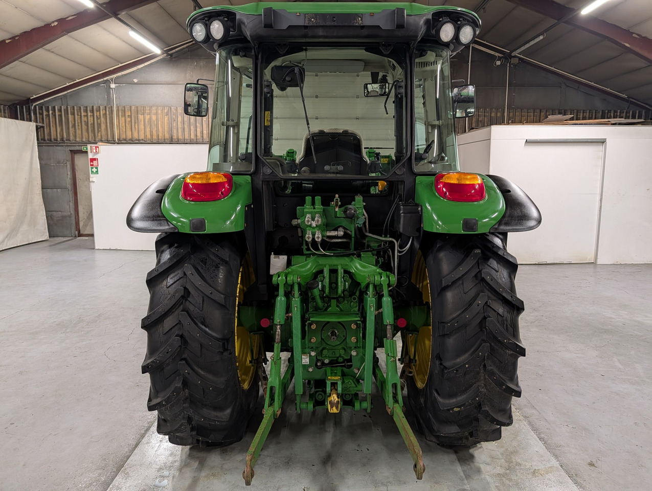 John Deere 5085M - Tractor: afbeelding 4 John Deere 5085M - Tractor: afbeelding 4