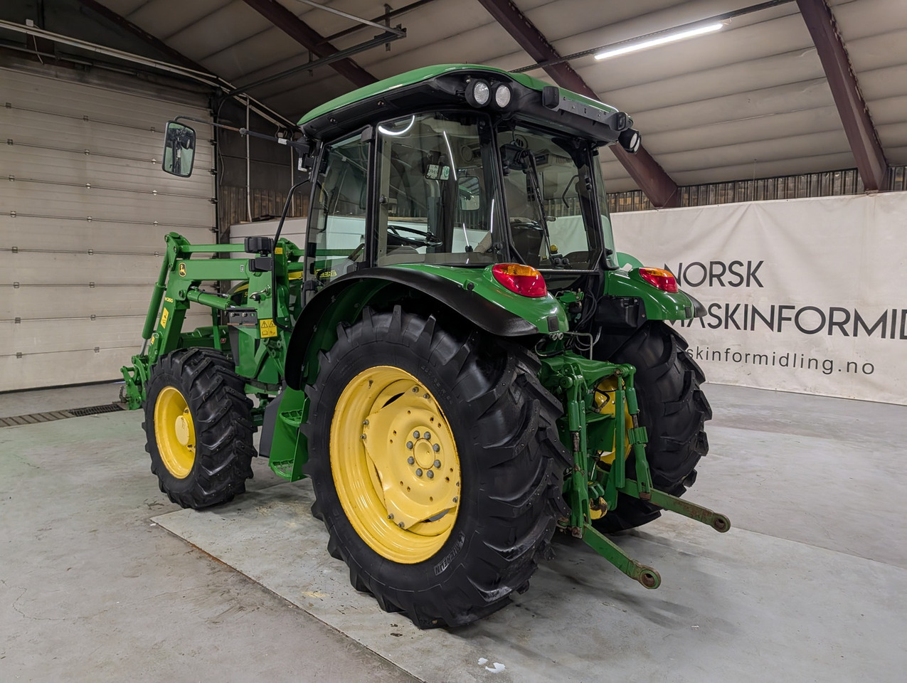 John Deere 5085M - Tractor: afbeelding 3 John Deere 5085M - Tractor: afbeelding 3