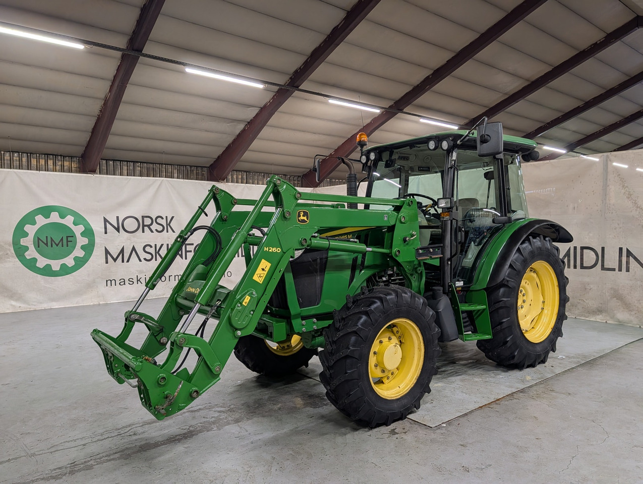 John Deere 5085M - Tractor: afbeelding 1 John Deere 5085M - Tractor: afbeelding 1