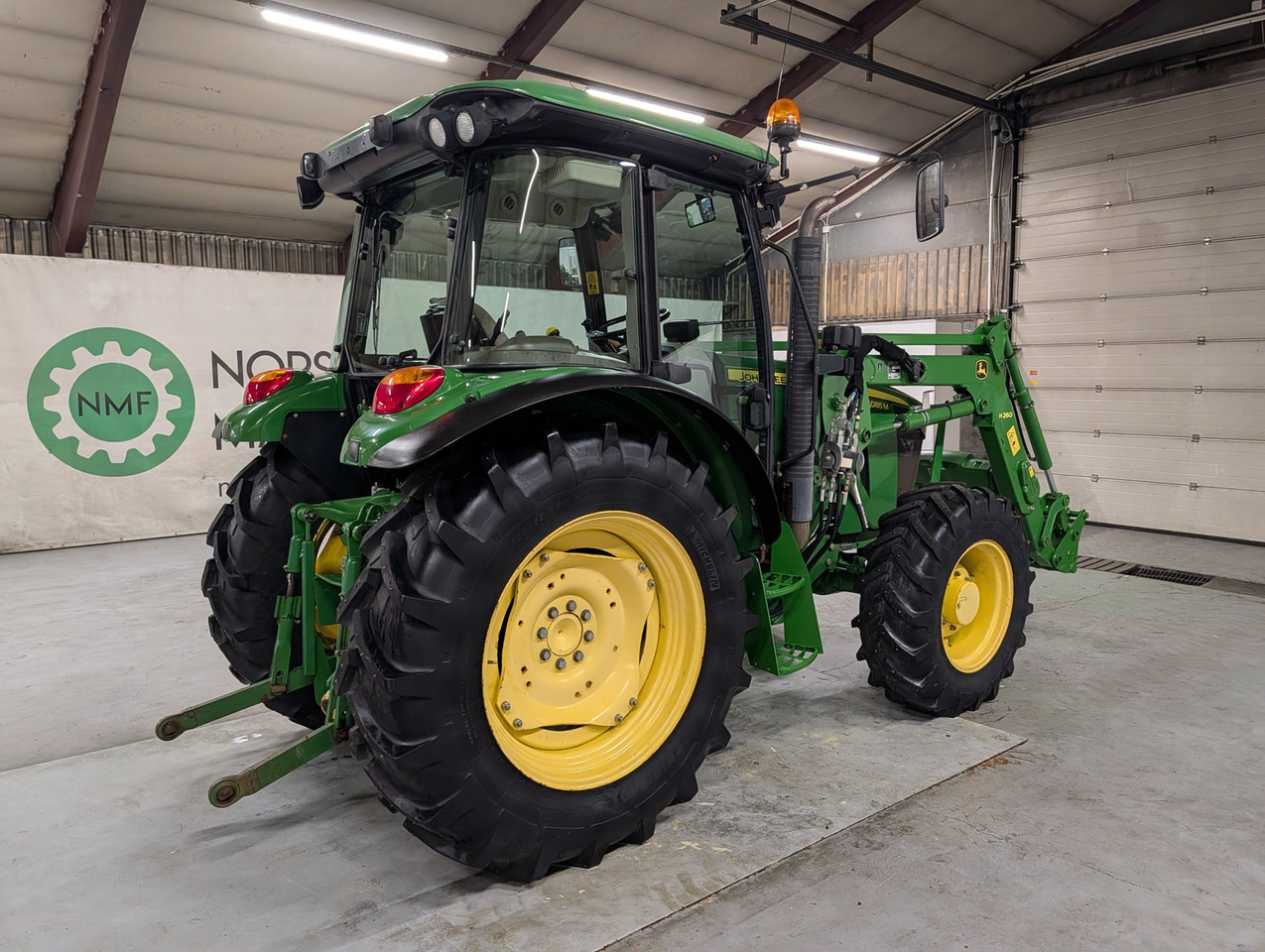 John Deere 5085M - Tractor: afbeelding 5 John Deere 5085M - Tractor: afbeelding 5