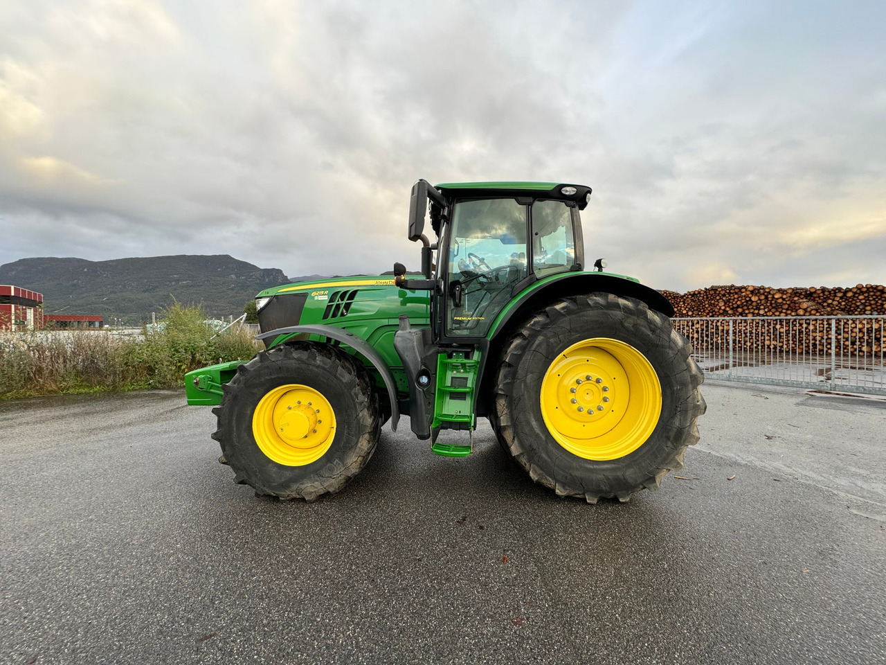 John Deere 6215R - Tractor: afbeelding 3 John Deere 6215R - Tractor: afbeelding 3