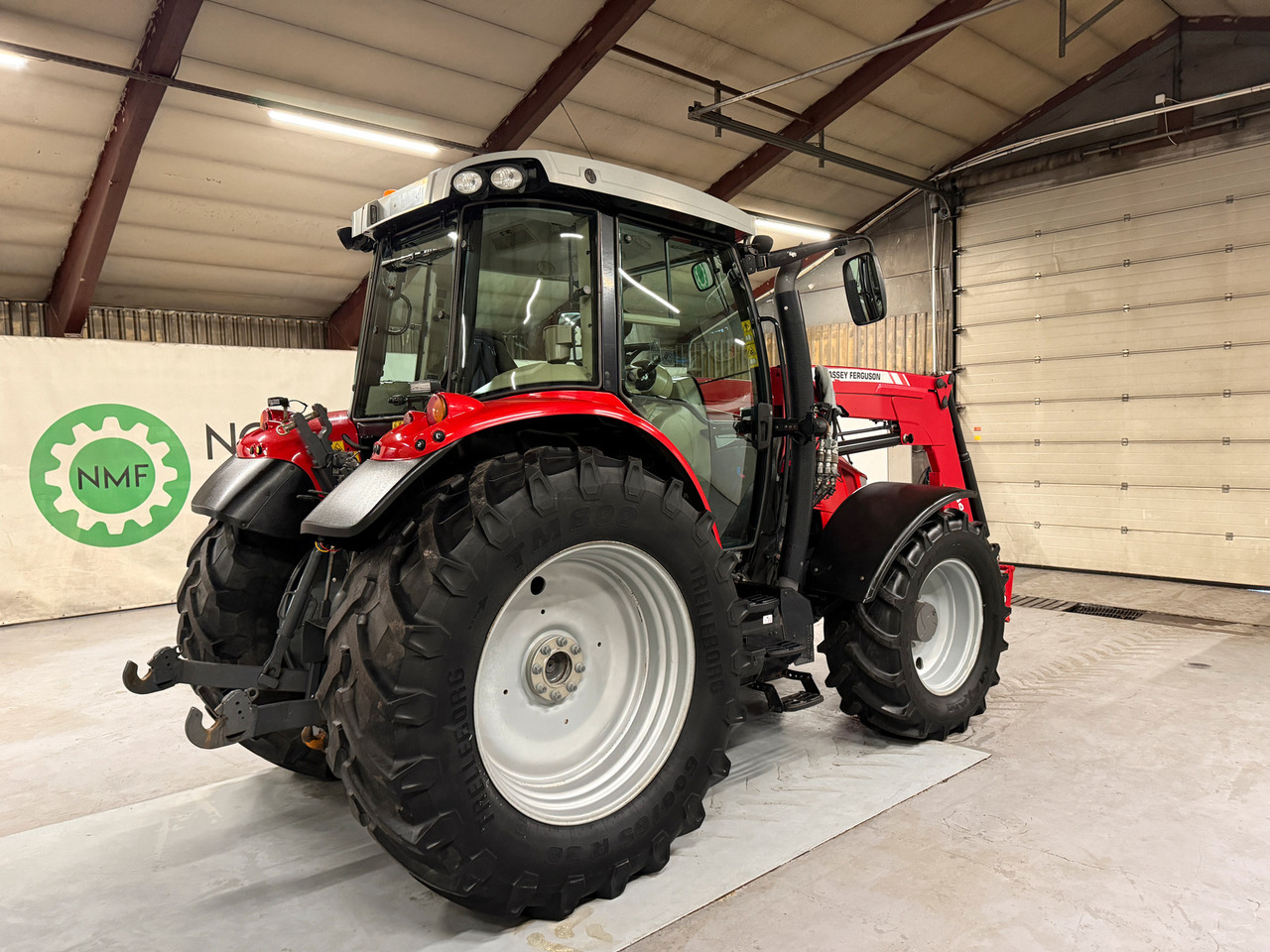 Massey Ferguson 5613 Dyna 4 - Tractor: afbeelding 5 Massey Ferguson 5613 Dyna 4 - Tractor: afbeelding 5