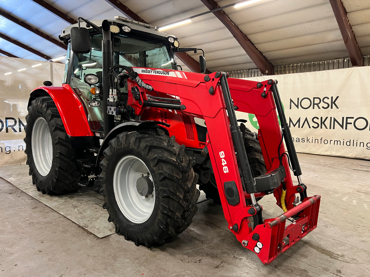 Massey Ferguson 5613 Dyna 6 - Tractor: afbeelding 4 Massey Ferguson 5613 Dyna 6 - Tractor: afbeelding 4