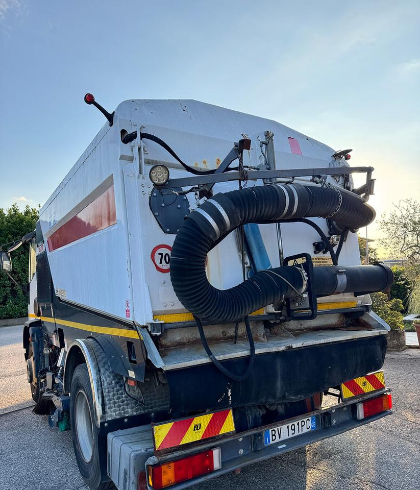 Iveco EuroCargo 150E18 spazzatrice - Veegwagen: afbeelding 4 Iveco EuroCargo 150E18 spazzatrice - Veegwagen: afbeelding 4