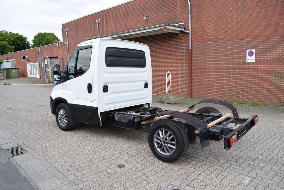 Iveco Daily 35 S21 3,0 Automatik Luftfederung Tempomat - BE trekker: afbeelding 4 Iveco Daily 35 S21 3,0 Automatik Luftfederung Tempomat - BE trekker: afbeelding 4