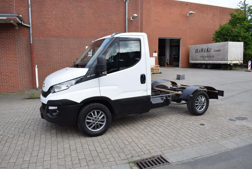 Iveco Daily 35 S21 3,0 Automatik Luftfederung Tempomat - BE trekker: afbeelding 2 Iveco Daily 35 S21 3,0 Automatik Luftfederung Tempomat - BE trekker: afbeelding 2