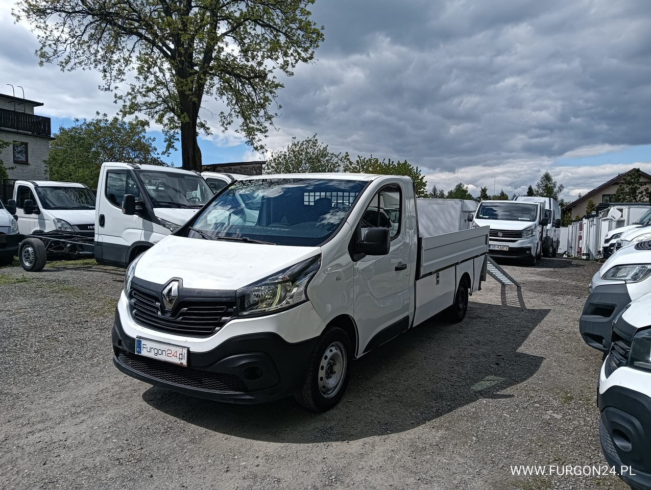 RENAULT TRAFIC SKRZYNIA PAKA Z NAJAZDAMI I PÓŁKAMI NR 689 - Bestelwagen met open laadbak: afbeelding 1 RENAULT TRAFIC SKRZYNIA PAKA Z NAJAZDAMI I PÓŁKAMI NR 689 - Bestelwagen met open laadbak: afbeelding 1