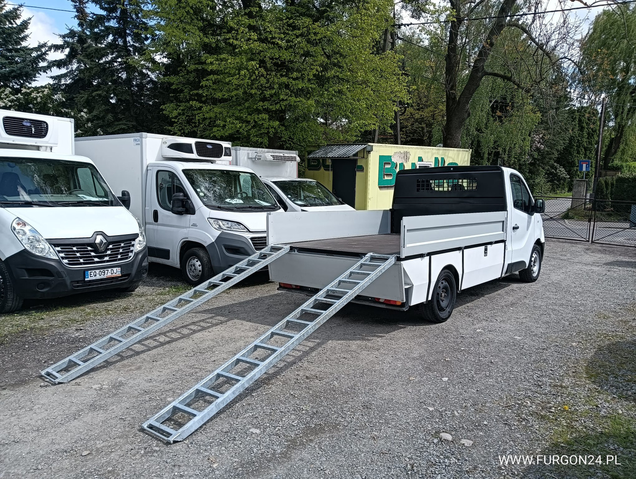 RENAULT TRAFIC SKRZYNIA PAKA Z NAJAZDAMI I PÓŁKAMI NR 689 - Bestelwagen met open laadbak: afbeelding 4 RENAULT TRAFIC SKRZYNIA PAKA Z NAJAZDAMI I PÓŁKAMI NR 689 - Bestelwagen met open laadbak: afbeelding 4