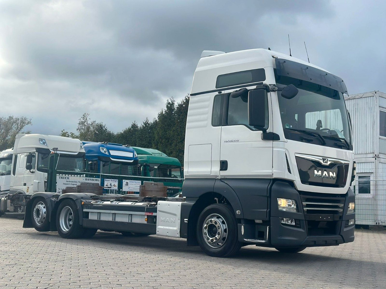 MAN 26.470*Intarder+ Lenk+Lift+Kühlbox - Containertransporter/ Wissellaadbak vrachtwagen: afbeelding 1 MAN 26.470*Intarder+ Lenk+Lift+Kühlbox - Containertransporter/ Wissellaadbak vrachtwagen: afbeelding 1